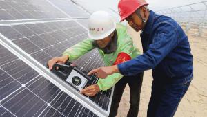 魯能海西州700MW風(fēng)光熱儲多能互補(bǔ)工程首批機(jī)組并網(wǎng)發(fā)電