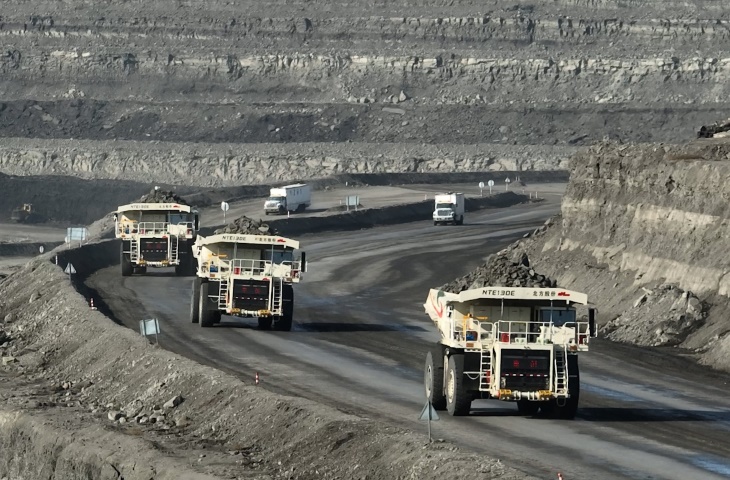 扎哈淖爾露天煤礦：“烏金滾滾”遇見“綠色變革”