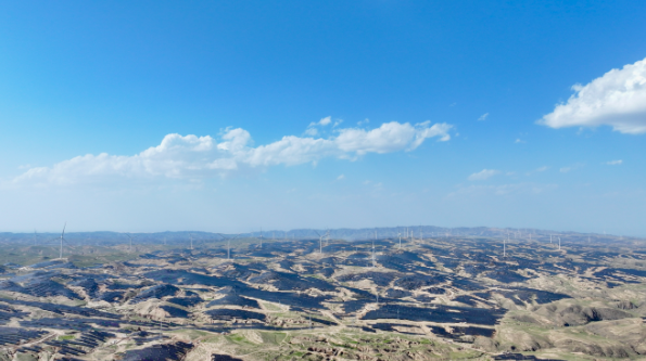 中國單體最大光伏基地項目首批并網(wǎng)發(fā)電