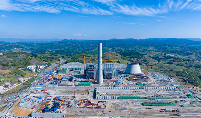 中國能建湖南火電承建的貴州2×660兆瓦煤電項目1號機組發電機穿轉子一次成功